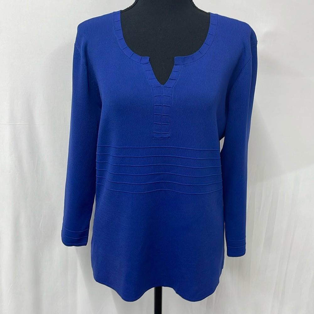 Cable & Gauge 3/4 length sleeves, liquid knit royal blue shirt, size X-Large
